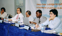 de gauche à droite : Mme Cynthia Joseph, Sainte Lucie; M. George Christophides, Chypre; M. Jiya Lal Jain, Inde; M.  Mansour Omeira, Liban.